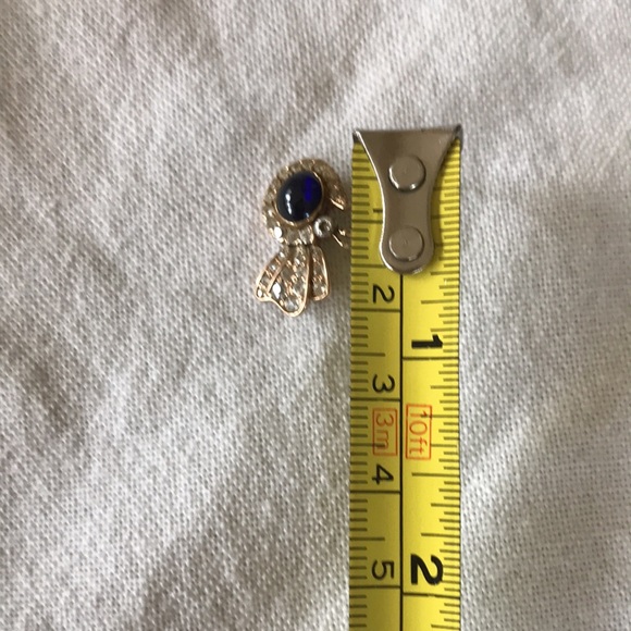 - Vintage 14k Gold Diamonds and Blue Sapphire Ribbon Shaped Tie Pin Reduce… - Picture 6 of 7